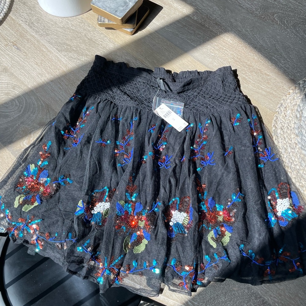 Anthropologie women’s black skirt with sequins size Medium